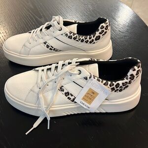 Brand New woman's Geox sneaker